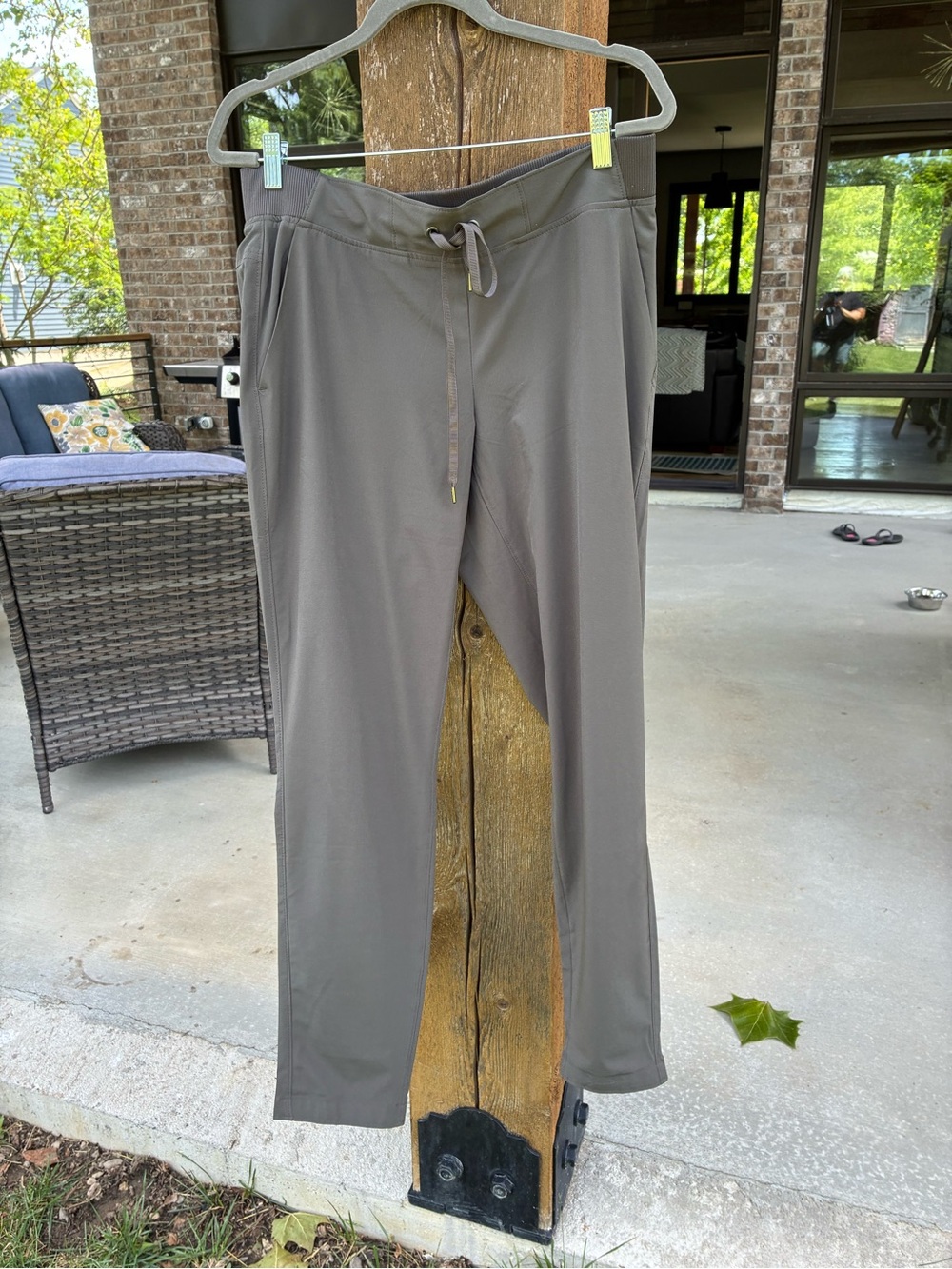 Athleta Women’s Olive /GrayishGreen Drawstring Pants 12L